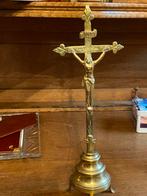 Crucifix cuivre, Enlèvement