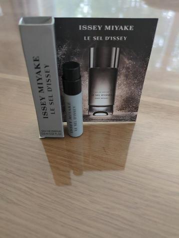 Issey Miyake ' Le sel d'issey ' staaltje. beschikbaar voor biedingen
