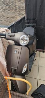 Scooter riva nieuw  titanium goud kleur E5 norm benzine, Fietsen en Brommers, Scooters | Vespa, Ophalen