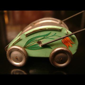 "Tulip" kinderwagen van metaal, jaren 50 + baby, zelfd jaar beschikbaar voor biedingen