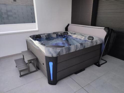Jacuzzi onderdelen: & herstelling jets Pompen Filters..etc, Tuin en Terras, Zwembad-toebehoren, Nieuw, Zwembadpomp, Ophalen of Verzenden
