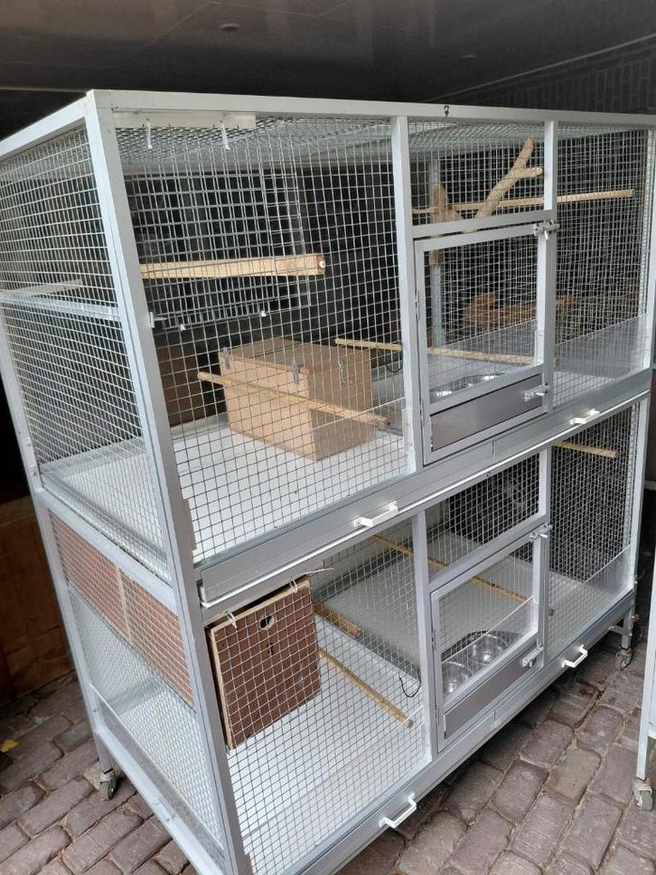 Setjes dubbele aluminium (kweek)kooien op wielen., Dieren en Toebehoren, Vogels | Parkieten en Papegaaien