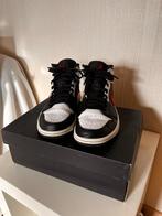 Air Jordan 1 mid - NOIR/BLANC/ROUGE CHILI, Kleding | Heren, Schoenen, Ophalen, Nike, Gedragen, Wit