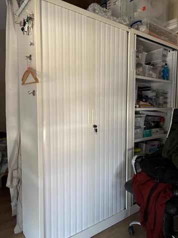 Armoires métallique blanche à porte coulissante beschikbaar voor biedingen