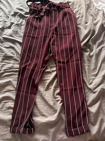 Pull&bear pantalon M, Rouge, Taille 38/40 (M), Enlèvement ou Envoi, Comme neuf