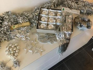 Zilveren kerstversiering beschikbaar voor biedingen