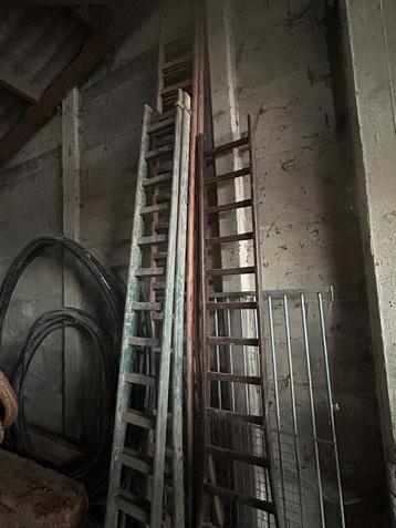 Houten ladders beschikbaar voor biedingen