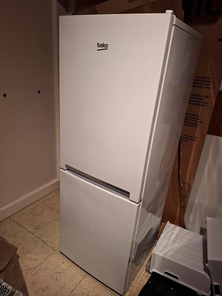 Beko koelkast en vries, Elektronische apparatuur, Koelkasten en IJskasten, Zo goed als nieuw, Ophalen
