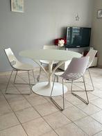 Ronde tafel met 6 stoelen., Huis en Inrichting, Stoffering | Vloerbedekking, Ophalen, Zo goed als nieuw, Wit