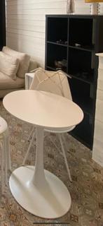 Ronde tafel + 2 stoelen Jysk, Huis en Inrichting, Ophalen, Zo goed als nieuw, Rond