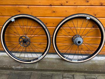 Paire de roues DT SWISS E1800. beschikbaar voor biedingen