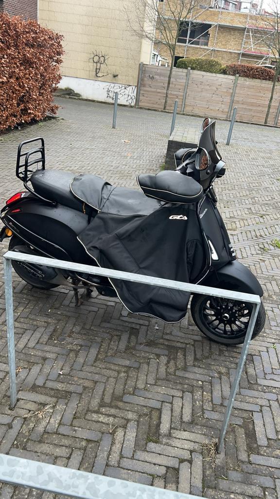 Vespa sprint A klasse 2019, Vélos & Vélomoteurs, Vélos | Vélos avec bac, Comme neuf, Enlèvement ou Envoi