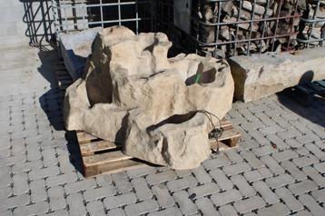 Imitatie rotsfontein, 5 wateruitlaten beschikbaar voor biedingen