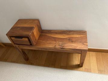 Kleine massief houten entreekast voor de hal beschikbaar voor biedingen