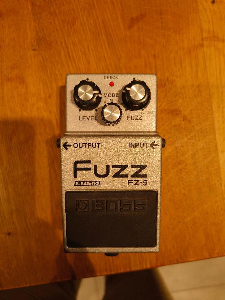 Pédale Boss FZ-5 Fuzz (COSM), Musique & Instruments, Effets, Comme neuf, Distortion, Overdrive ou Fuzz, Enlèvement