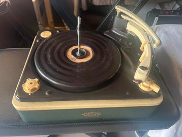 Vintage Carad platenspeler beschikbaar voor biedingen