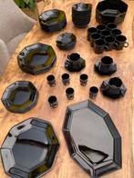 Service de table 81 pièces arcopal noir complet, Ophalen, Zo goed als nieuw
