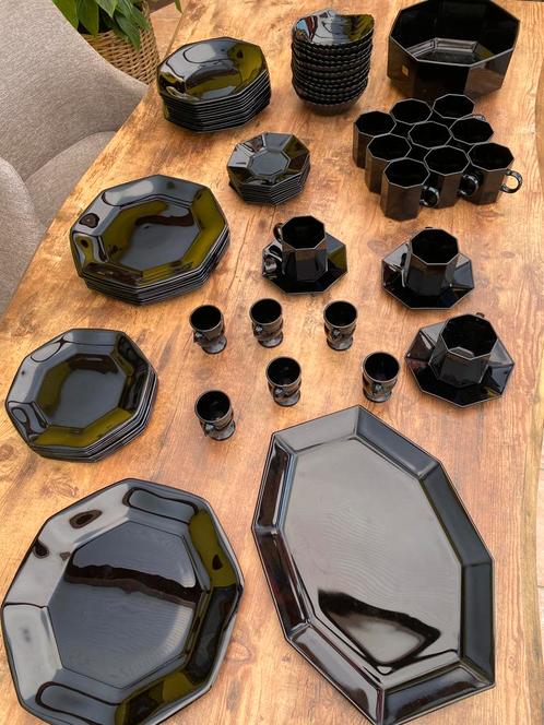 Service de table 81 pièces arcopal noir complet, Huis en Inrichting, Keuken | Servies, Zo goed als nieuw, Ophalen