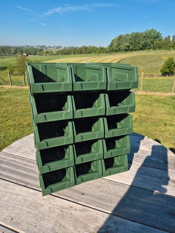 Magazijn bakjes stapelbakjes beschikbaar voor biedingen