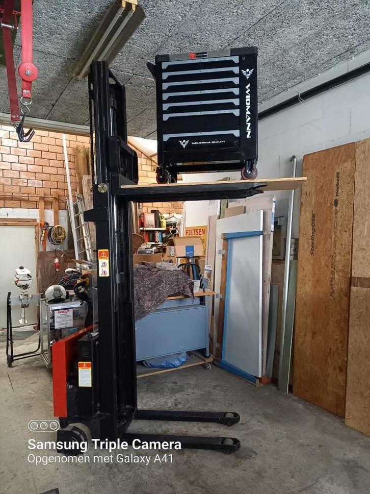 Stapelaar lift te koop, Zakelijke goederen, Machines en Bouw | Liften, Steigers en Ladders, Ophalen