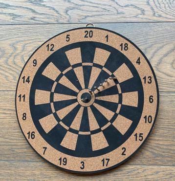 Dartbord als decoratie beschikbaar voor biedingen