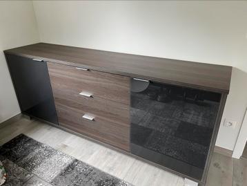 Mooie dressoir kast beschikbaar voor biedingen