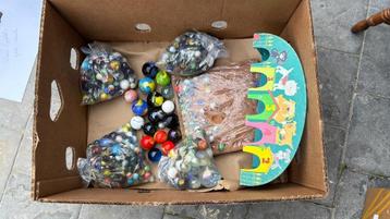 Diverse knikkers beschikbaar voor biedingen