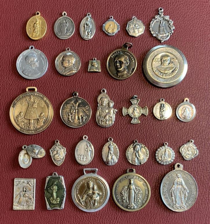 29 speciale katholieke medailles, Verzamelen, Religie, Gebruikt, Christendom | Katholiek, Overige typen, Ophalen of Verzenden