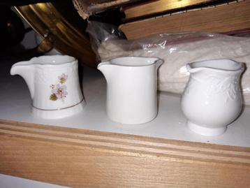 Lot : 3 petits pots à lait individuels - porcelaine beschikbaar voor biedingen