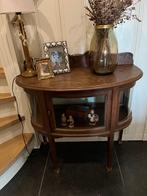 Antiek theekastje, Ophalen