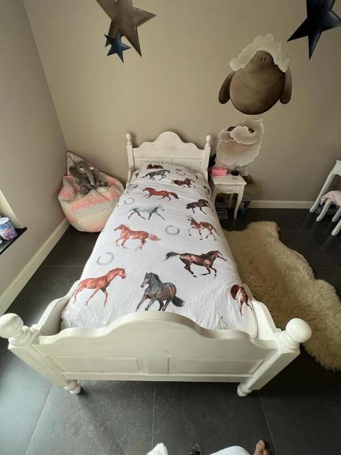 bed 1 persoons met lattenbodem en nachtkastje, Kinderen en Baby's, Kinderkamer | Bedden, Zo goed als nieuw, 180 cm of meer, 85 tot 100 cm