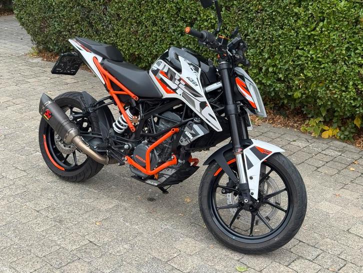 Ktm duke 125cc akrapovic, Motoren, Motoren | KTM, Naked bike, 11 kW of minder, 1 cilinder, Minimaal motorrijbewijs A1, ABS, LED Verlichting
