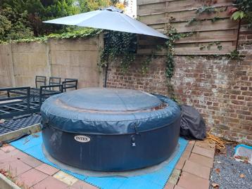 Intex-bubbelbad. beschikbaar voor biedingen