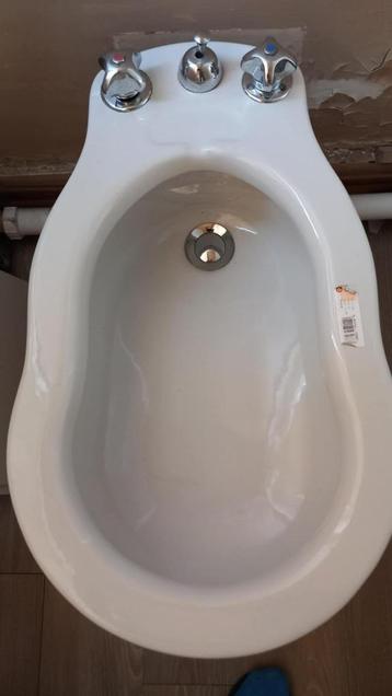 Bidet (Gratis of hoogste bieder) beschikbaar voor biedingen