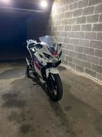 Honda CBR125R, Motoren, 125 cc, 11 kW of minder, 1 cilinder, Sport