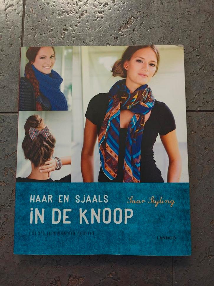 Saar Styling - Haar en sjaals in de knoop, Boeken, Overige Boeken, Zo goed als nieuw, Ophalen of Verzenden