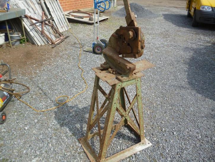 cisaille à métaux avec son socle démontable, Hobby & Loisirs créatifs, Bricolage, Outillage ou Accessoires, Enlèvement