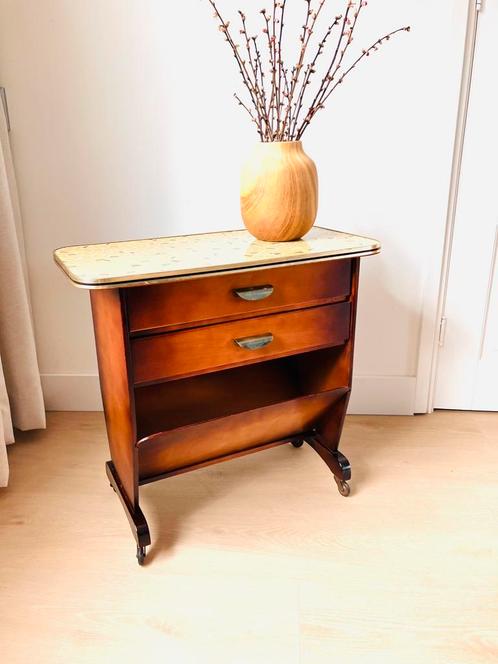 Mooie vintage lectuurtafel / bijzettafel, Huis en Inrichting, Woonaccessoires | Krantenbakken en Lectuurbakken, Zo goed als nieuw