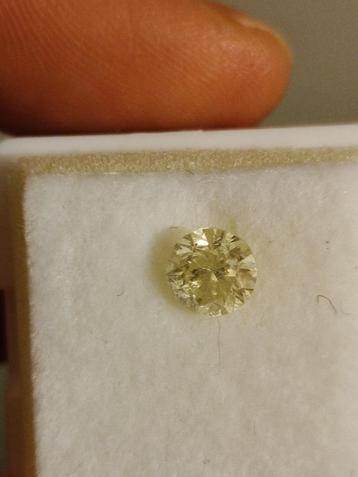 Natural Fancy Yellow diamond 0,92kt SI2 Certificaat IGL  beschikbaar voor biedingen