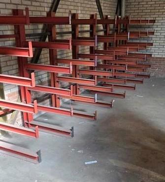 Armstelling / draagarmstelling rekken lot partij 14 staander beschikbaar voor biedingen