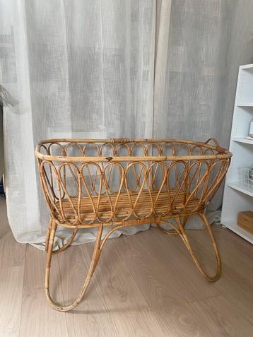 Rotan wieg beschikbaar voor biedingen