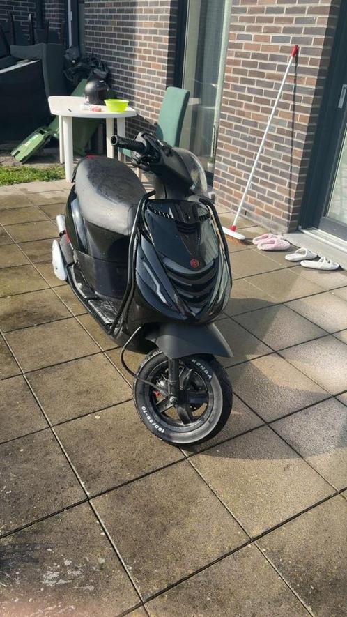 Piaggio zip 2t, Fietsen en Brommers, Brommeronderdelen | Scooters, Zo goed als nieuw, Piaggio, Carburateur, Ophalen