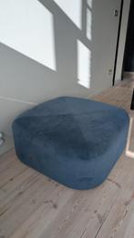 Poef fluweel blauw van Furnified, Huis en Inrichting, Zetels | Voetbanken en poefs, Ophalen, Zo goed als nieuw