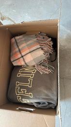 Doos kleding dames maat m, Kleding | Dames, Overige Dameskleding, Ophalen, Zo goed als nieuw