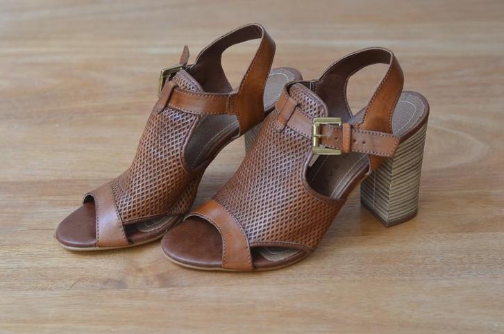 BRUINE DAMESSANDALEN MET HOGE BLOKHAK/M 38/HAMPTON BAYS, Kleding | Dames, Schoenen, Schoenen met hoge hakken, Bruin, Ophalen of Verzenden
