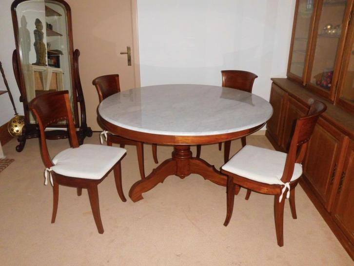 Table en bois exotique avec tablette en marbre et 4 chaises, Maison & Meubles, Tables | Tables d'appoint, Comme neuf, Rond, Autres matériaux