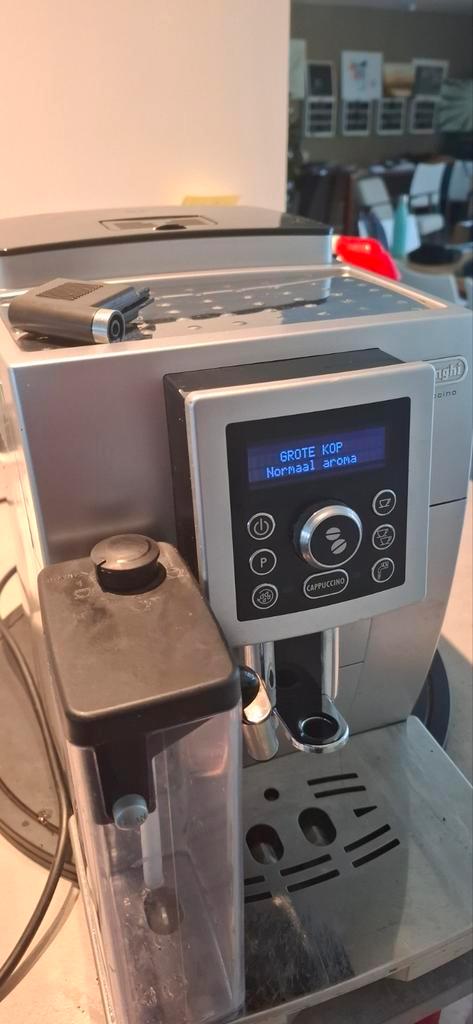 Delonghi cappuccino koffiemachine met bonen en garantie, Elektronische apparatuur, Koffiezetapparaten, Zo goed als nieuw, Gemalen koffie