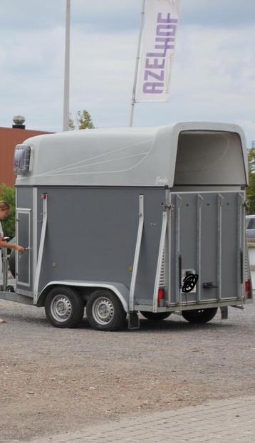 2-paards trailer beschikbaar voor biedingen