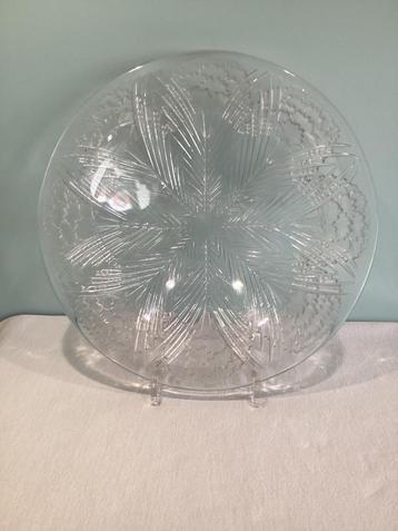 Schaal in kristal Lalique "Oeillet" . LAL112/AHa.  beschikbaar voor biedingen