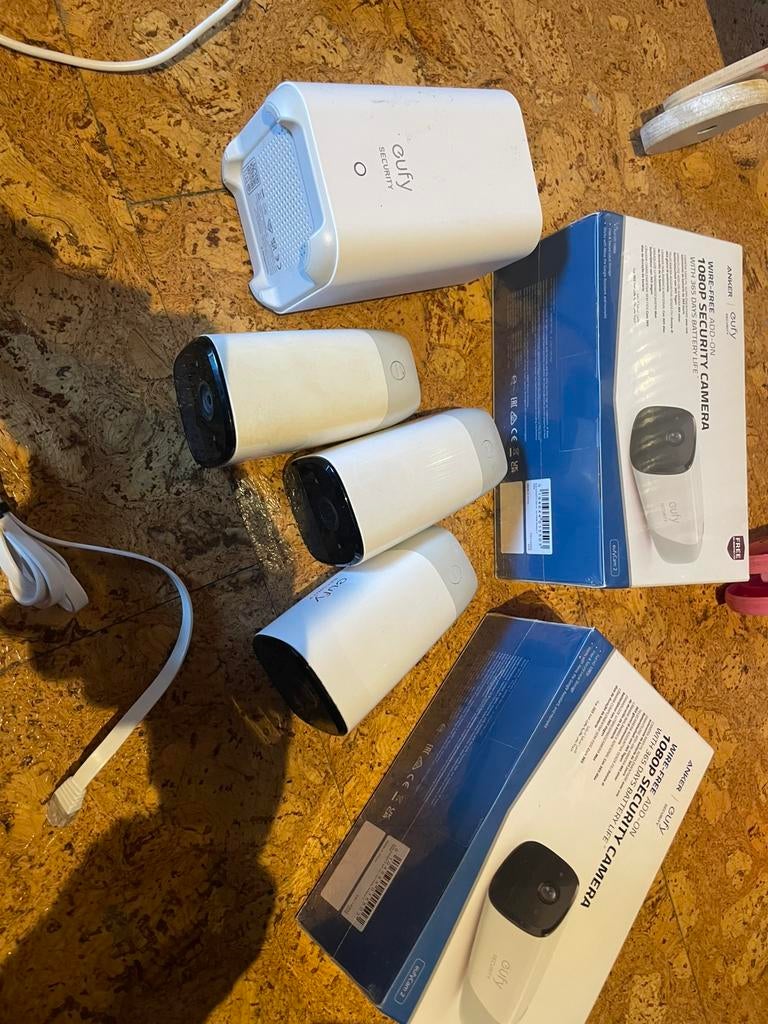 Eufy 2 Pro 3xpack incl. homebase + 2x NIEUWE Eufycam pro 2, Audio, Tv en Foto, Videobewaking, Ophalen of Verzenden, Zo goed als nieuw